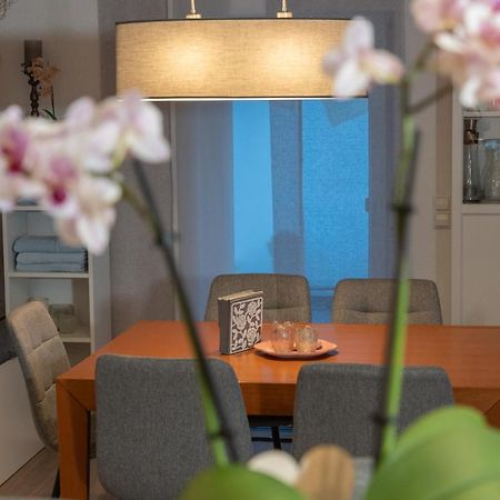 #1 Modernes Zimmer Mit Pool Und Garten Memmingen Bagian luar foto