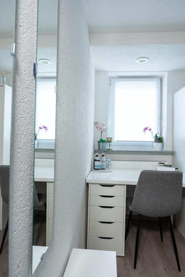 #1 Modernes Zimmer Mit Pool Und Garten Memmingen Bagian luar foto