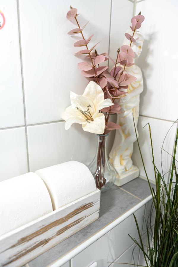 #1 Modernes Zimmer Mit Pool Und Garten Memmingen Bagian luar foto