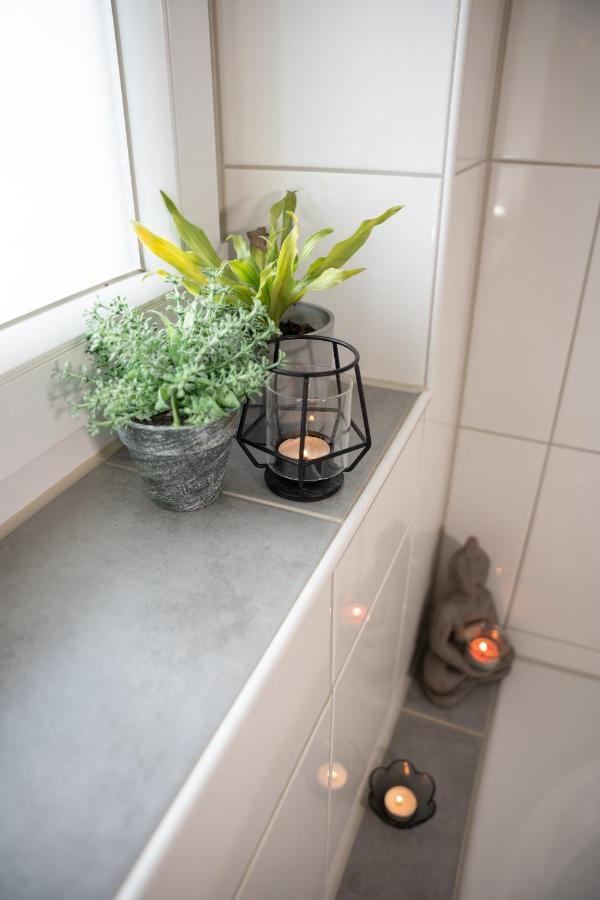 #1 Modernes Zimmer Mit Pool Und Garten Memmingen Bagian luar foto