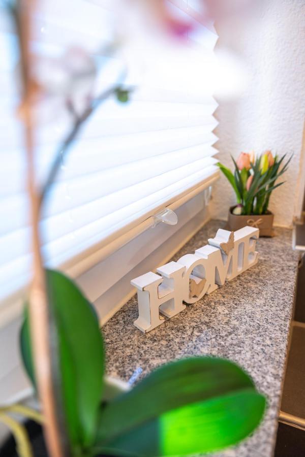 #1 Modernes Zimmer Mit Pool Und Garten Memmingen Bagian luar foto