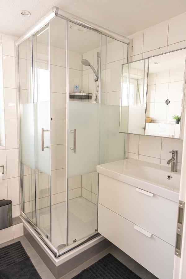 #1 Modernes Zimmer Mit Pool Und Garten Memmingen Bagian luar foto