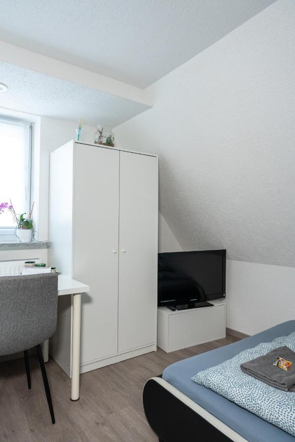 #1 Modernes Zimmer Mit Pool Und Garten Memmingen Bagian luar foto